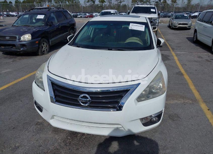 Photo 6 of 2015 Nissan Altima 2.5 SV (VIN 1N4AL3AP9FC487172)