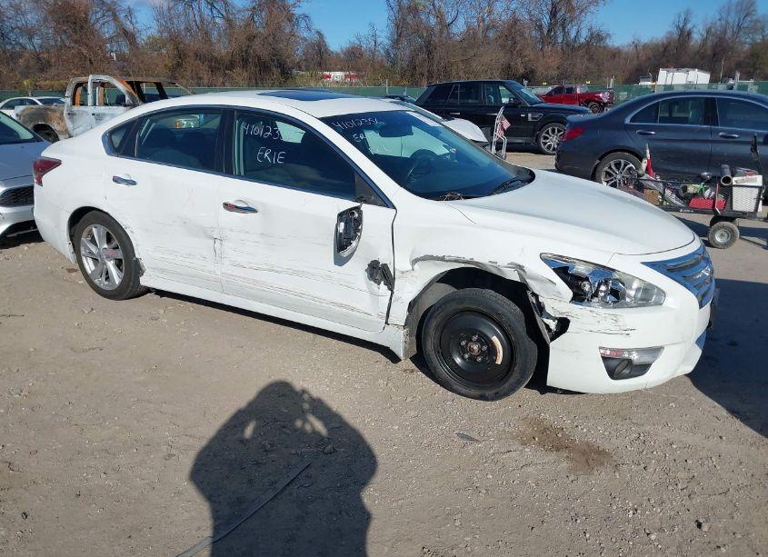 2015 Nissan Altima 2.5 SV (VIN 1N4AL3AP9FC581021) main photo