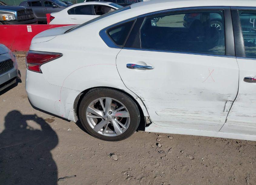 Photo 13 of 2015 Nissan Altima 2.5 SV (VIN 1N4AL3AP9FC581021)