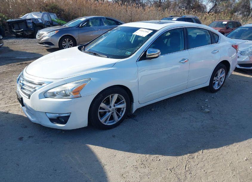 Photo 2 of 2015 Nissan Altima 2.5 SV (VIN 1N4AL3AP9FC581021)