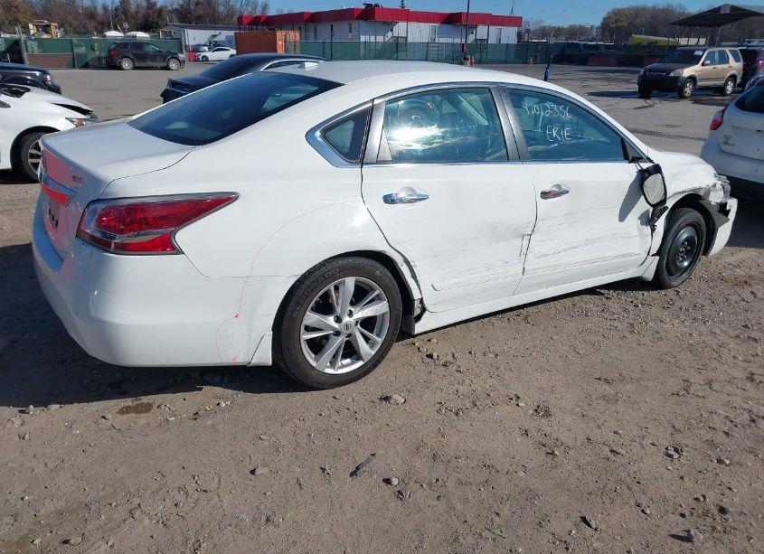 Photo 4 of 2015 Nissan Altima 2.5 SV (VIN 1N4AL3AP9FC581021)