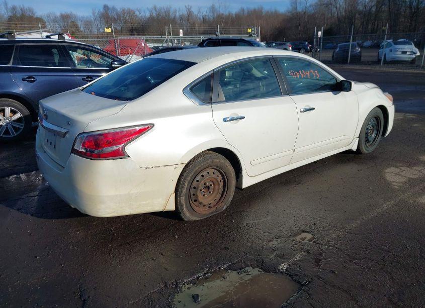 Photo 4 of 2015 Nissan Altima 2.5 S (VIN 1N4AL3AP9FC583111)