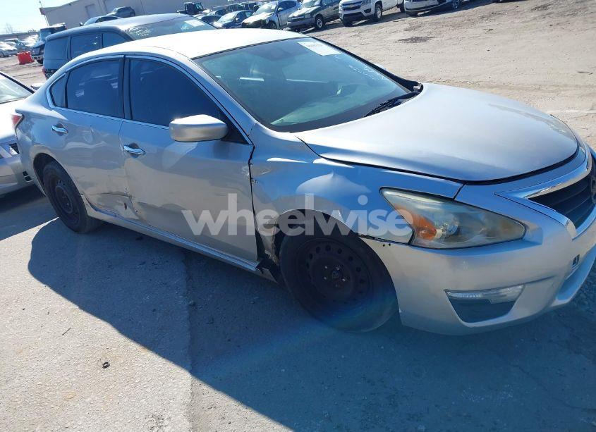 2015 Nissan Altima 2.5/2.5 S/2.5 SL/2.5 SV (VIN 1N4AL3AP9FN330956) main photo