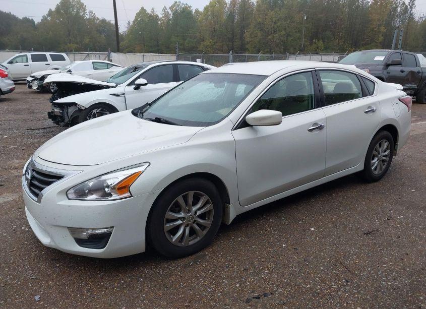 Photo 2 of 2015 Nissan Altima 2.5 S (VIN 1N4AL3AP9FN374097)