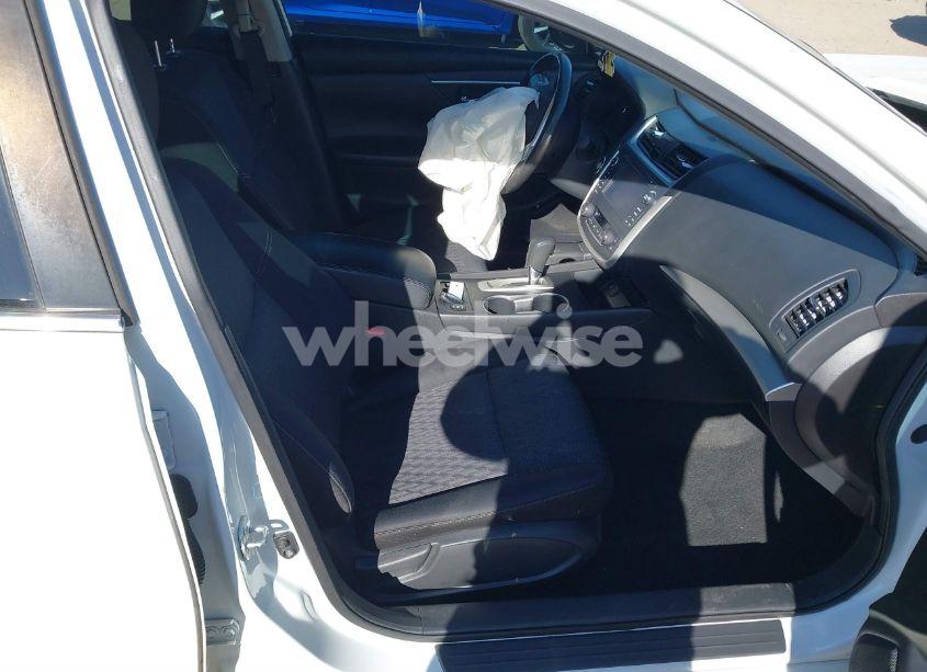 Photo 5 of 2016 Nissan Altima 2.5 SV (VIN 1N4AL3AP9GC126848)