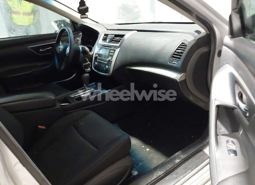 Photo 5 of 2016 Nissan Altima 2.5/2.5 S/2.5 SL/2.5 SR/2.5 SV (VIN 1N4AL3AP9GC223192)