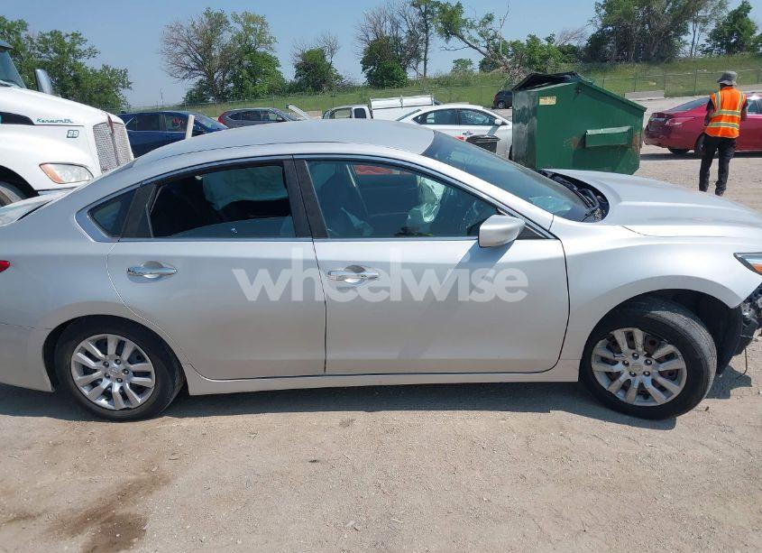 Photo 13 of 2016 Nissan Altima 2.5/2.5 S/2.5 SL/2.5 SR/2.5 SV (VIN 1N4AL3AP9GN346365)