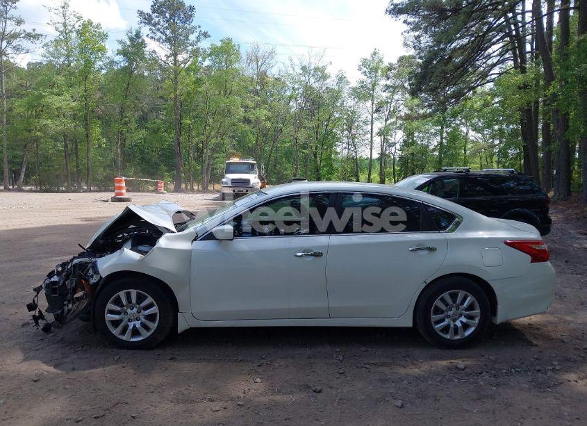 Photo 15 of 2017 Nissan Altima 2.5 S (VIN 1N4AL3AP9HC122400)