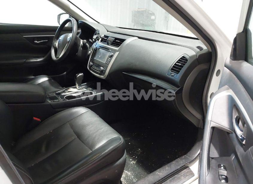 Photo 5 of 2017 Nissan Altima 2.5 SL (VIN 1N4AL3AP9HC164744)