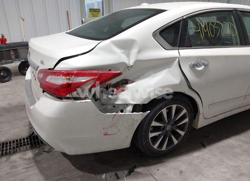 Photo 6 of 2017 Nissan Altima 2.5 SL (VIN 1N4AL3AP9HC164744)