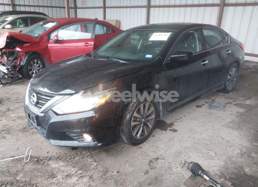 Photo 2 of 2017 Nissan Altima 2.5 SV (VIN 1N4AL3AP9HC173122)