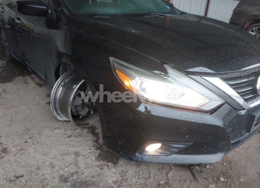 Photo 6 of 2017 Nissan Altima 2.5 SV (VIN 1N4AL3AP9HC173122)