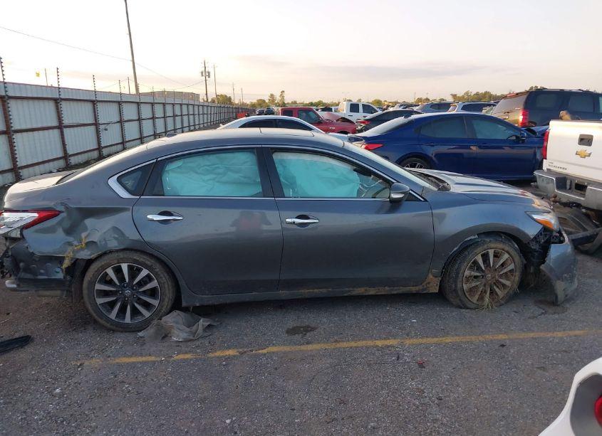 Photo 13 of 2017 Nissan Altima 2.5 SL (VIN 1N4AL3AP9HC197601)