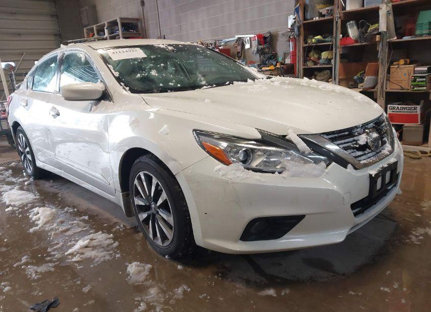 2017 Nissan Altima 2.5 SV (VIN 1N4AL3AP9HC230547) main photo