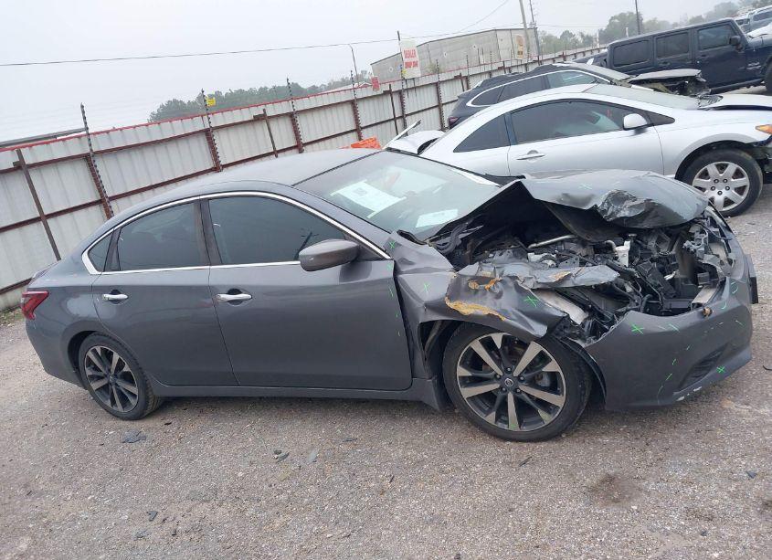 Photo 13 of 2017 Nissan Altima 2.5 SR (VIN 1N4AL3AP9HC232122)