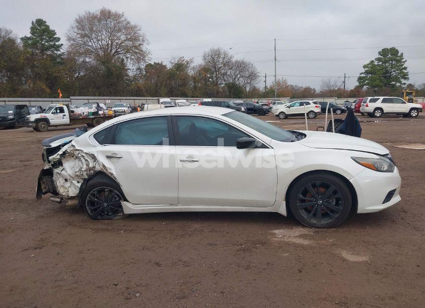 Photo 14 of 2017 Nissan Altima 2.5 SR (VIN 1N4AL3AP9HC261068)