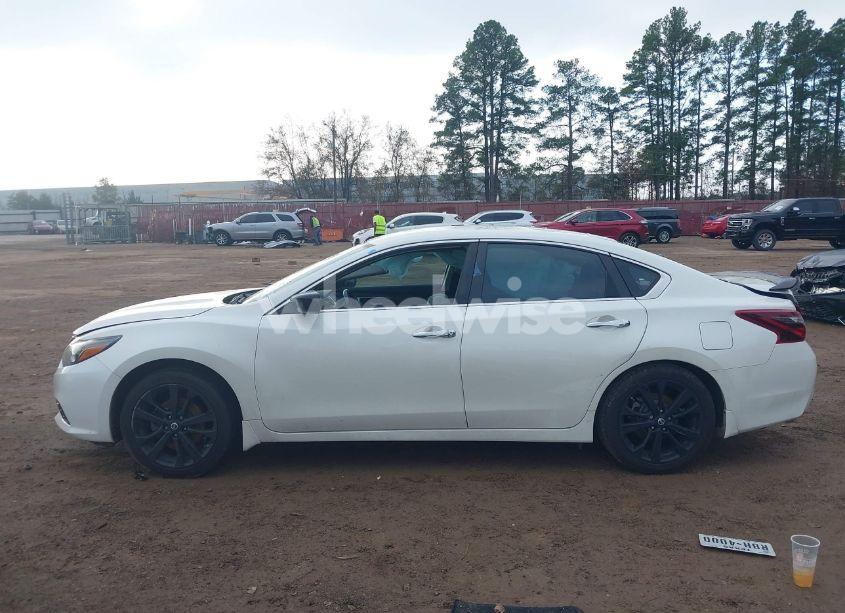 Photo 15 of 2017 Nissan Altima 2.5 SR (VIN 1N4AL3AP9HC261068)