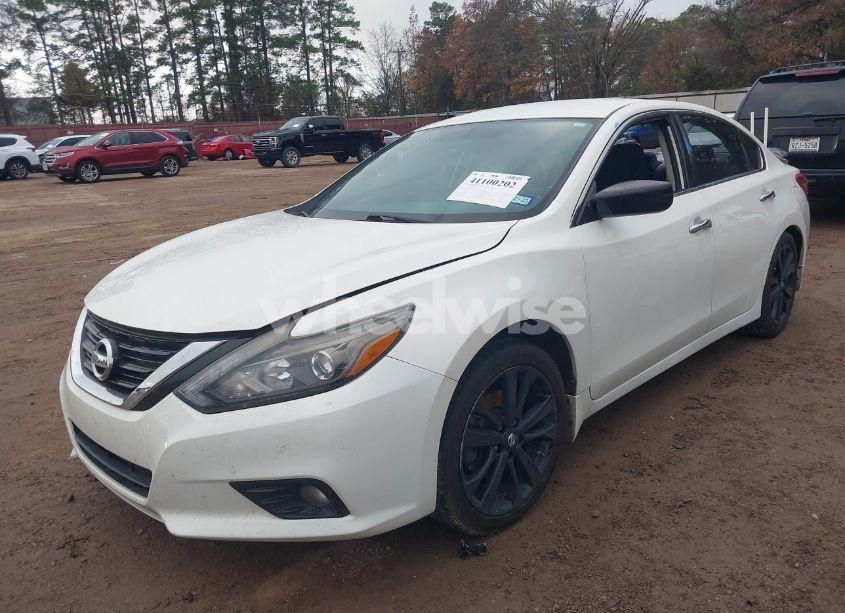 Photo 2 of 2017 Nissan Altima 2.5 SR (VIN 1N4AL3AP9HC261068)