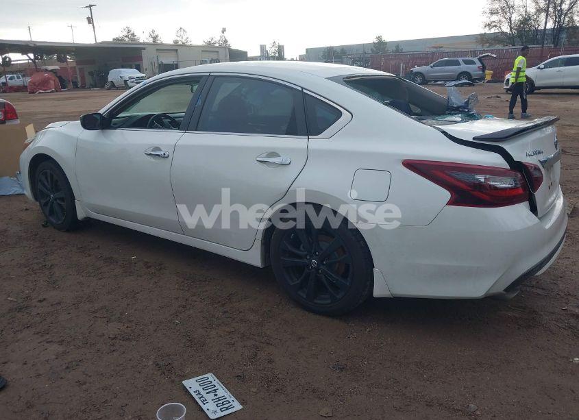 Photo 3 of 2017 Nissan Altima 2.5 SR (VIN 1N4AL3AP9HC261068)