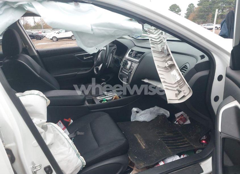 Photo 5 of 2017 Nissan Altima 2.5 SR (VIN 1N4AL3AP9HC261068)