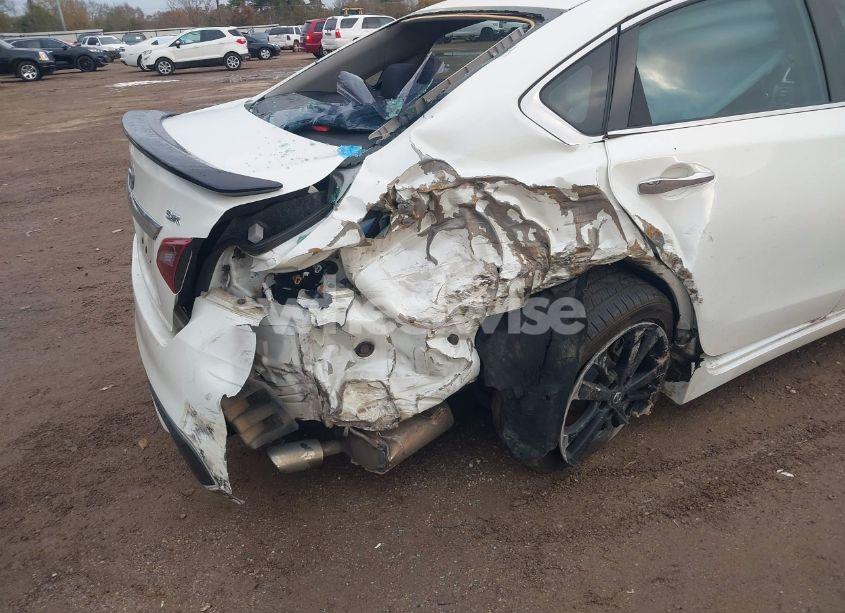 Photo 6 of 2017 Nissan Altima 2.5 SR (VIN 1N4AL3AP9HC261068)