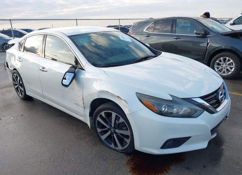 2017 Nissan Altima 2.5 SR (VIN 1N4AL3AP9HN324609) main photo