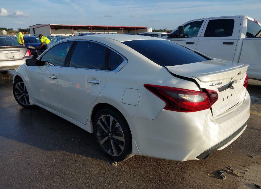 Photo 3 of 2017 Nissan Altima 2.5 SR (VIN 1N4AL3AP9HN324609)