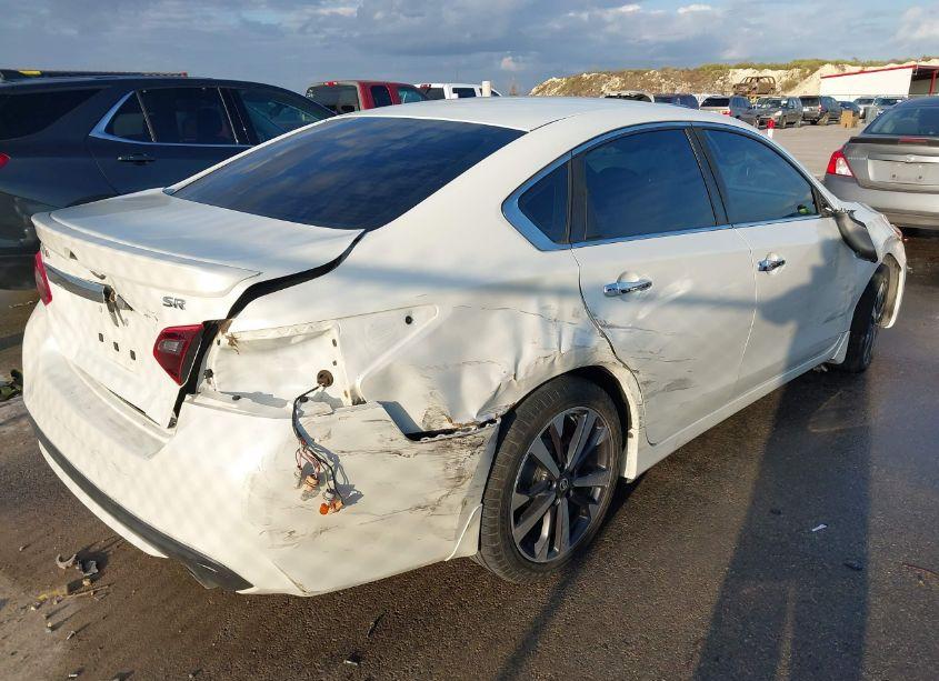 Photo 4 of 2017 Nissan Altima 2.5 SR (VIN 1N4AL3AP9HN324609)