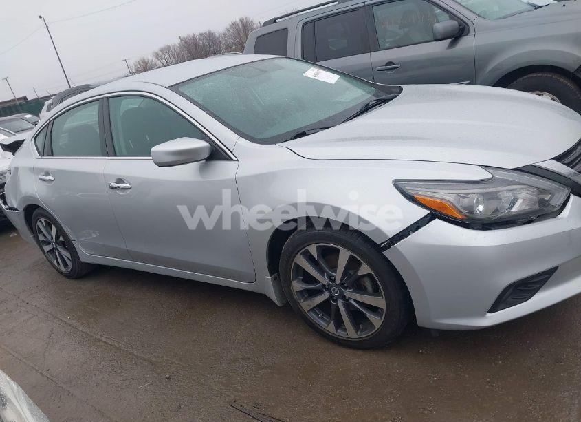 Photo 14 of 2017 Nissan Altima 2.5 SR (VIN 1N4AL3AP9HN344570)