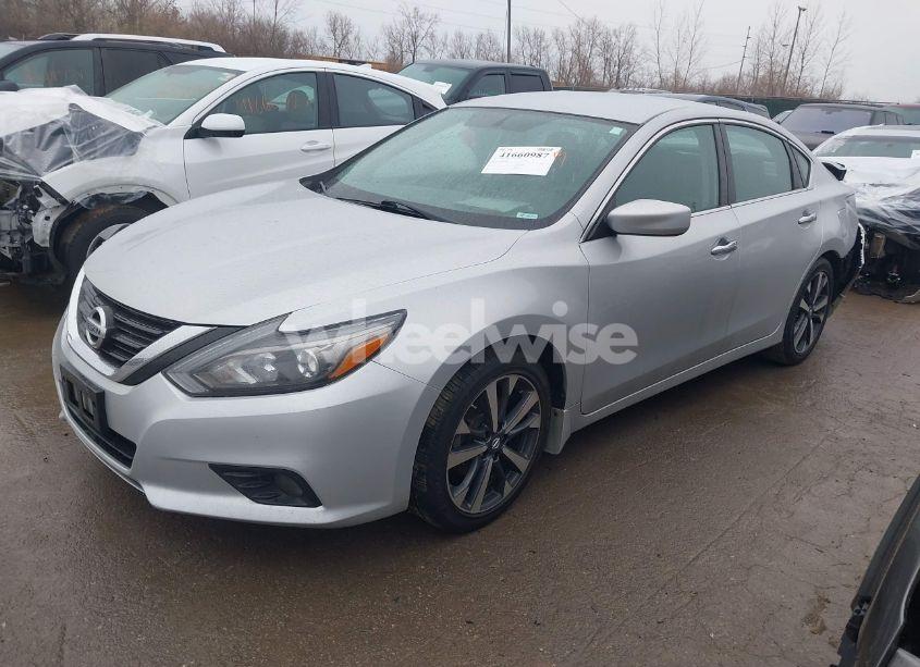 Photo 2 of 2017 Nissan Altima 2.5 SR (VIN 1N4AL3AP9HN344570)