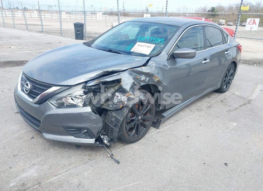 Photo 2 of 2017 Nissan Altima 2.5 SR (VIN 1N4AL3AP9HN348750)
