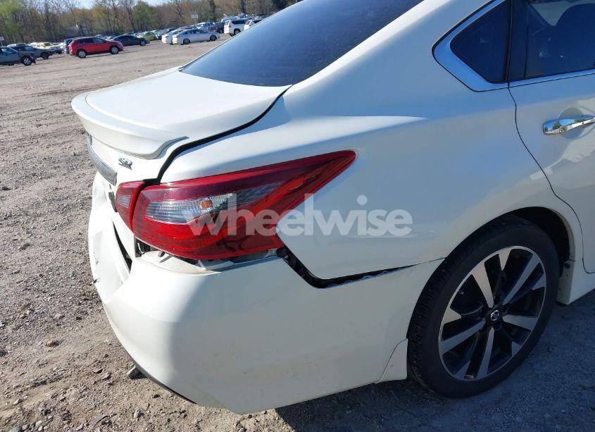 Photo 17 of 2018 Nissan Altima 2.5 SR (VIN 1N4AL3AP9JC101312)