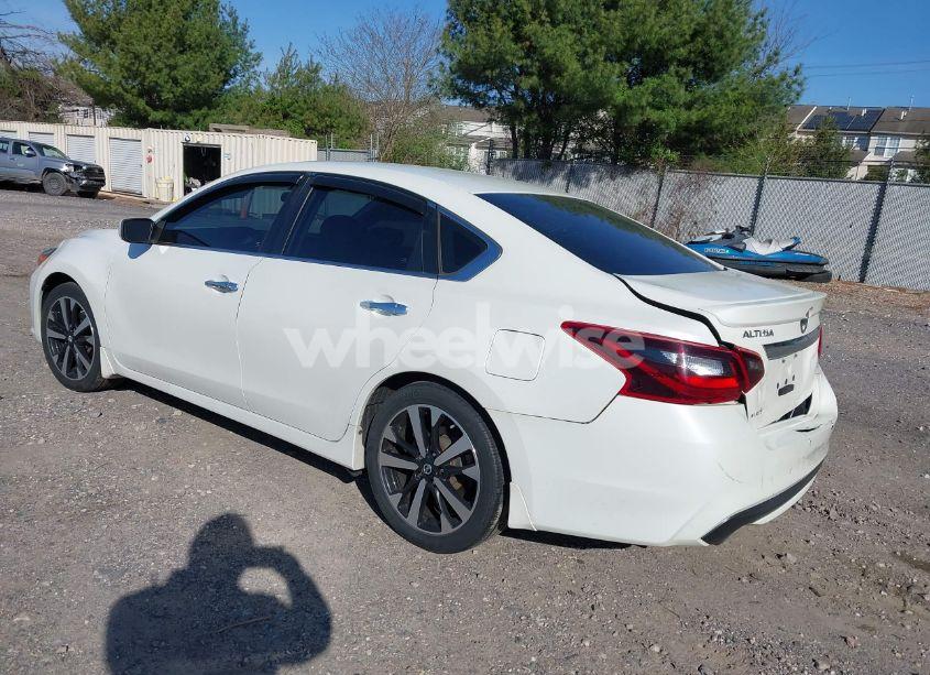 Photo 3 of 2018 Nissan Altima 2.5 SR (VIN 1N4AL3AP9JC101312)