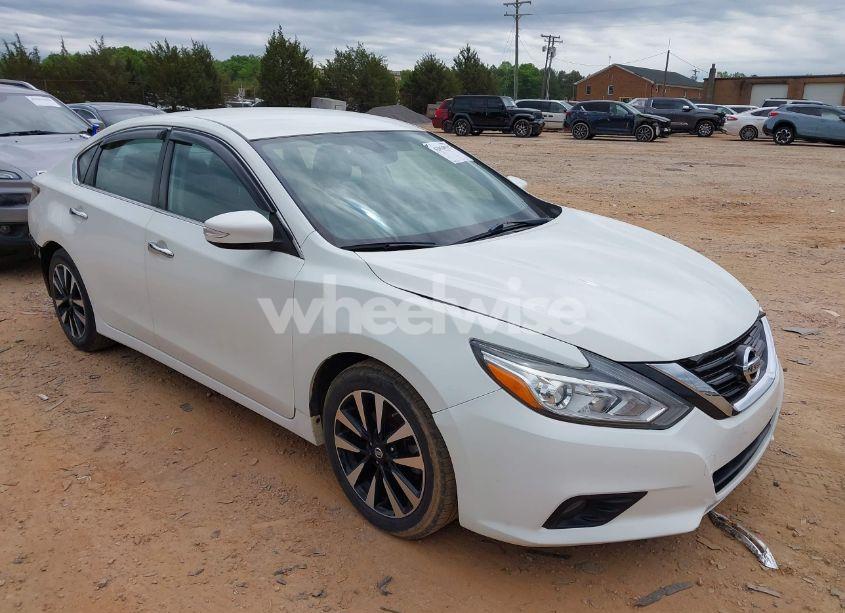 2018 Nissan Altima 2.5 SL (VIN 1N4AL3AP9JC128686) main photo