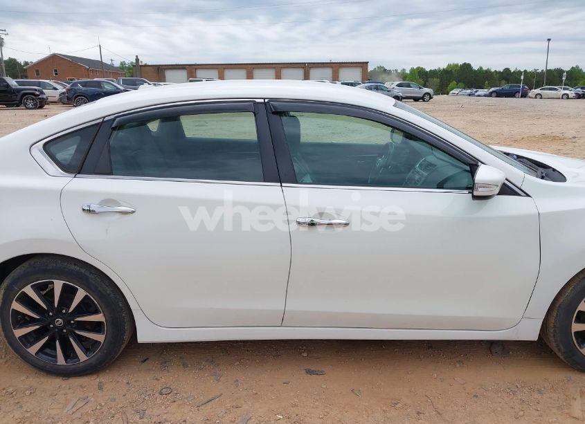 Photo 13 of 2018 Nissan Altima 2.5 SL (VIN 1N4AL3AP9JC128686)