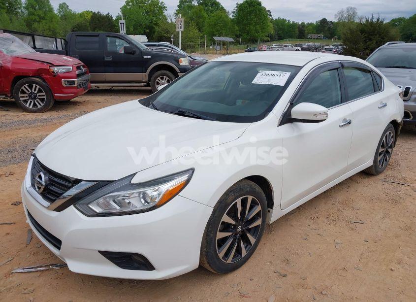 Photo 2 of 2018 Nissan Altima 2.5 SL (VIN 1N4AL3AP9JC128686)