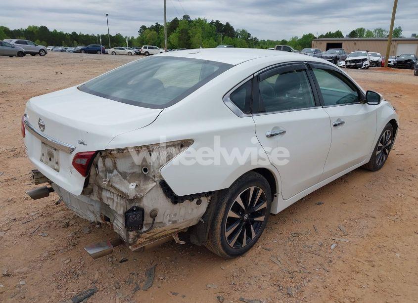 Photo 4 of 2018 Nissan Altima 2.5 SL (VIN 1N4AL3AP9JC128686)