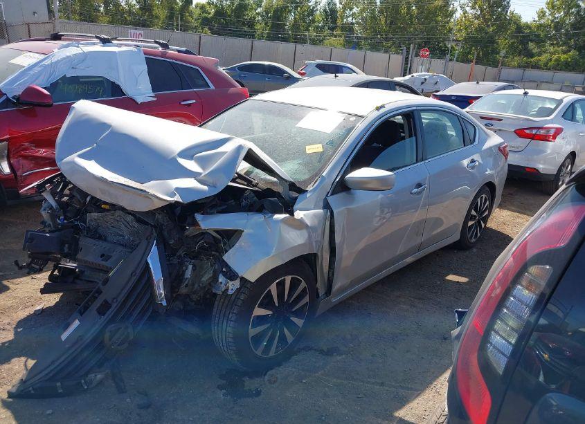Photo 2 of 2018 Nissan Altima 2.5 SV (VIN 1N4AL3AP9JC132124)