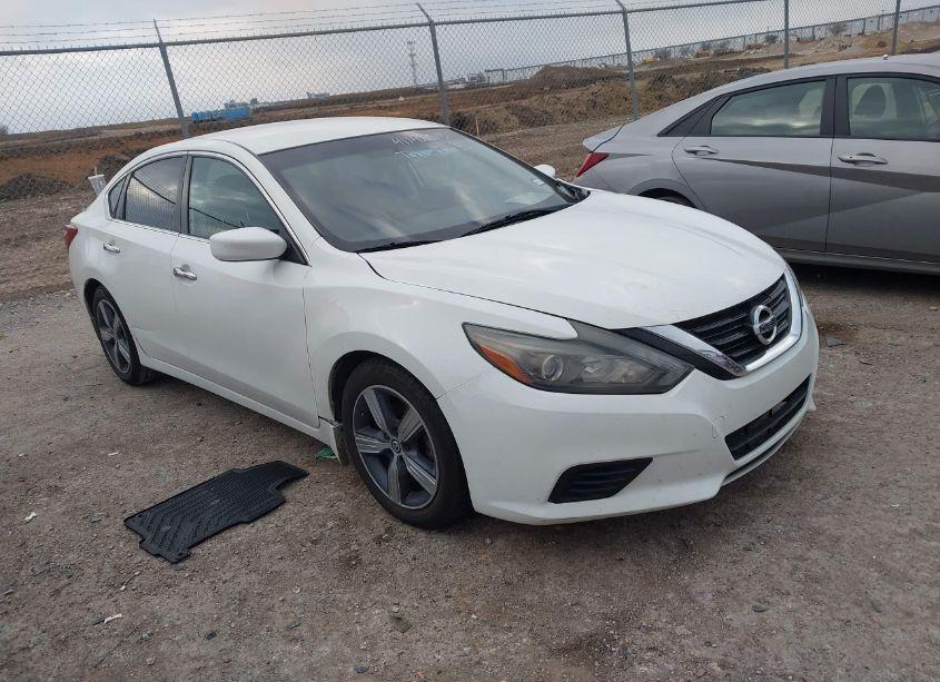 2018 Nissan Altima 2.5 S (VIN 1N4AL3AP9JC140143) main photo