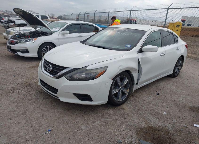Photo 2 of 2018 Nissan Altima 2.5 S (VIN 1N4AL3AP9JC140143)