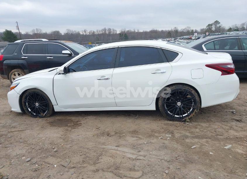 Photo 14 of 2018 Nissan Altima 2.5 SL (VIN 1N4AL3AP9JC150008)