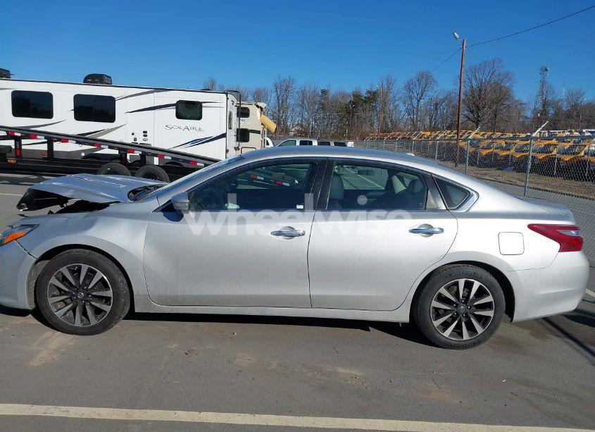 Photo 14 of 2018 Nissan Altima 2.5 SL (VIN 1N4AL3AP9JC158108)