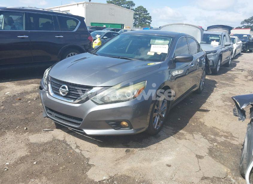 Photo 2 of 2018 Nissan Altima 2.5 SR (VIN 1N4AL3AP9JC160277)