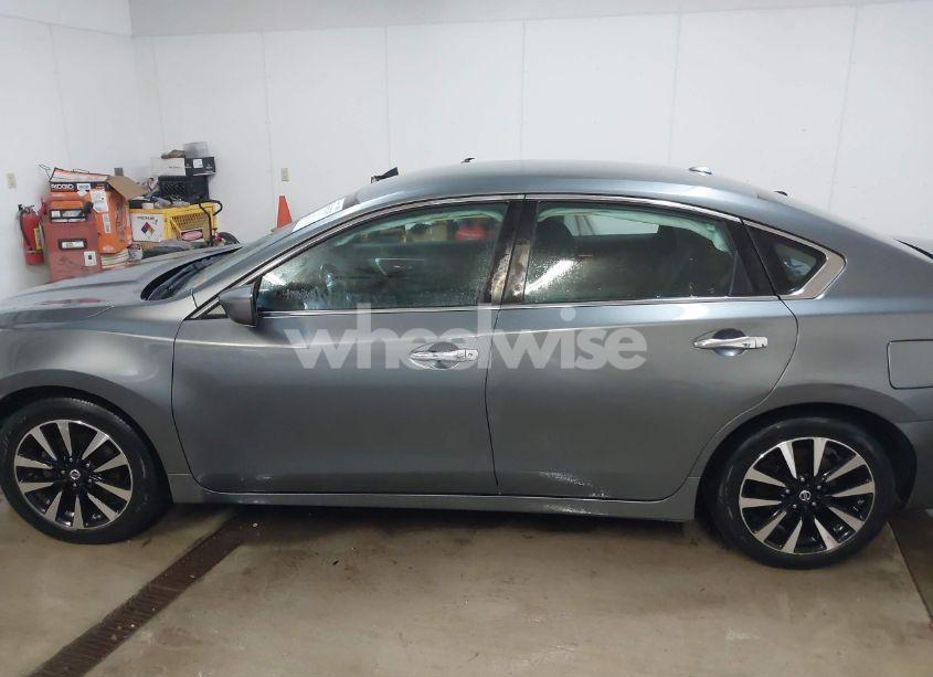 Photo 15 of 2018 Nissan Altima 2.5 SV (VIN 1N4AL3AP9JC160800)