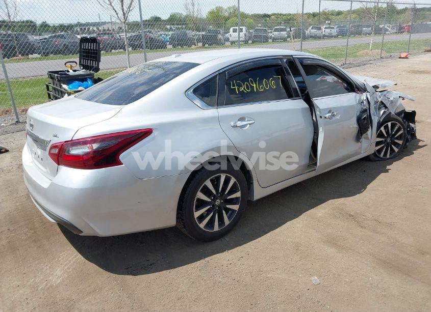 Photo 4 of 2018 Nissan Altima 2.5 SL (VIN 1N4AL3AP9JC192033)