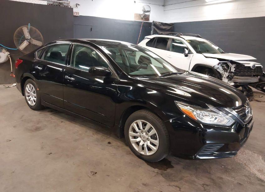 2018 Nissan Altima 2.5 S (VIN 1N4AL3AP9JC198964) main photo