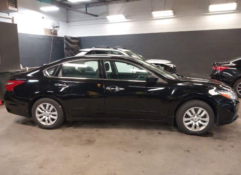 Photo 13 of 2018 Nissan Altima 2.5 S (VIN 1N4AL3AP9JC198964)