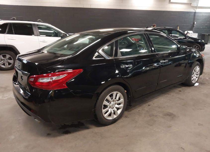 Photo 4 of 2018 Nissan Altima 2.5 S (VIN 1N4AL3AP9JC198964)