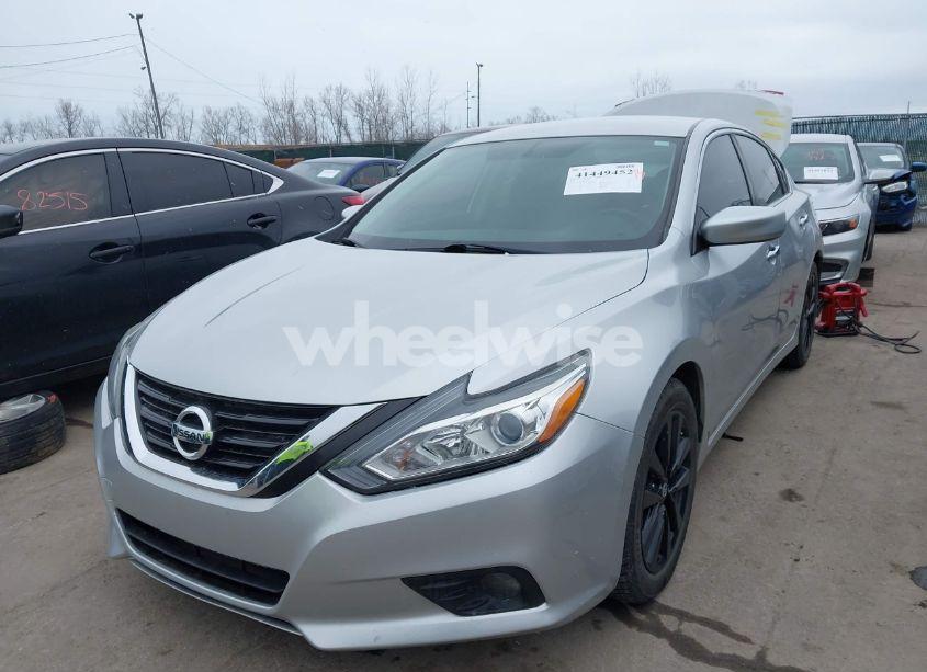 Photo 2 of 2018 Nissan Altima 2.5 SV (VIN 1N4AL3AP9JC199760)