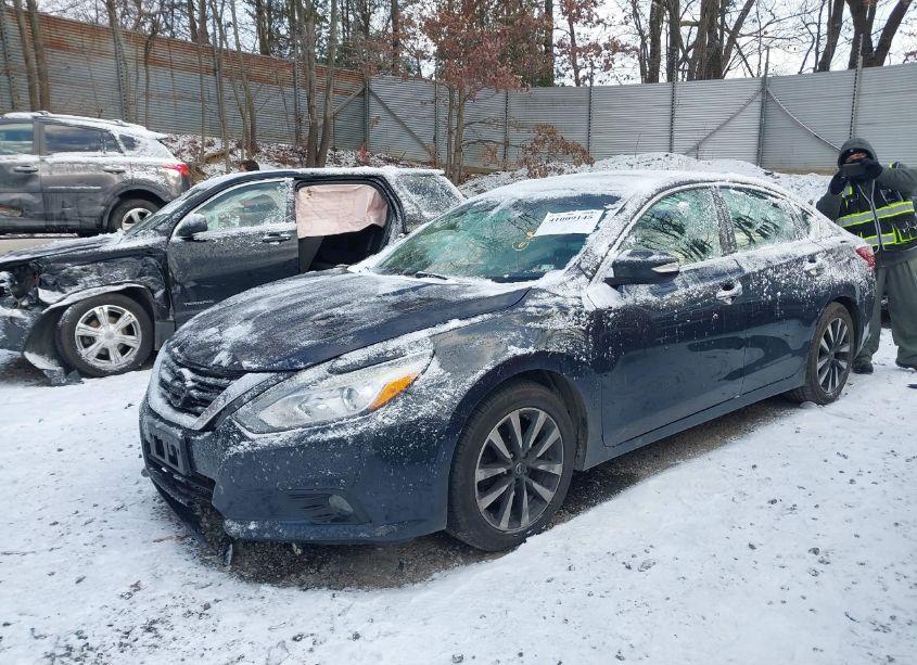 Photo 2 of 2018 Nissan Altima 2.5 SL (VIN 1N4AL3AP9JC202351)